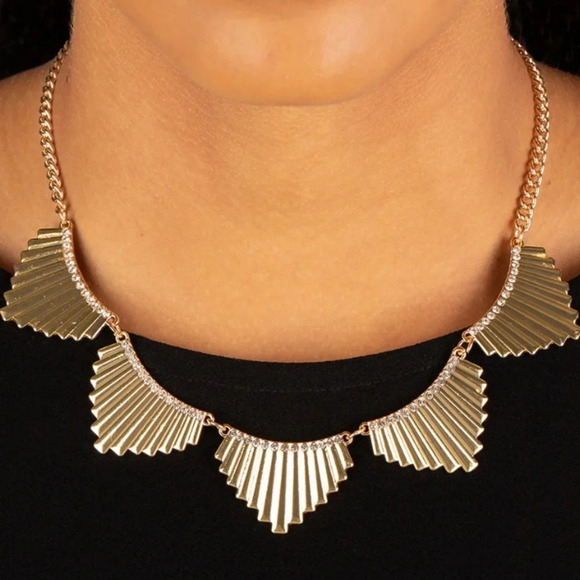NWT Paparazzi Jewelry Set - Mane Street Gold - Picture 1 of 4